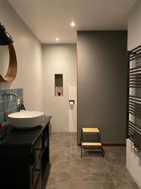 Badkamer met regendouche en vloerverwarming